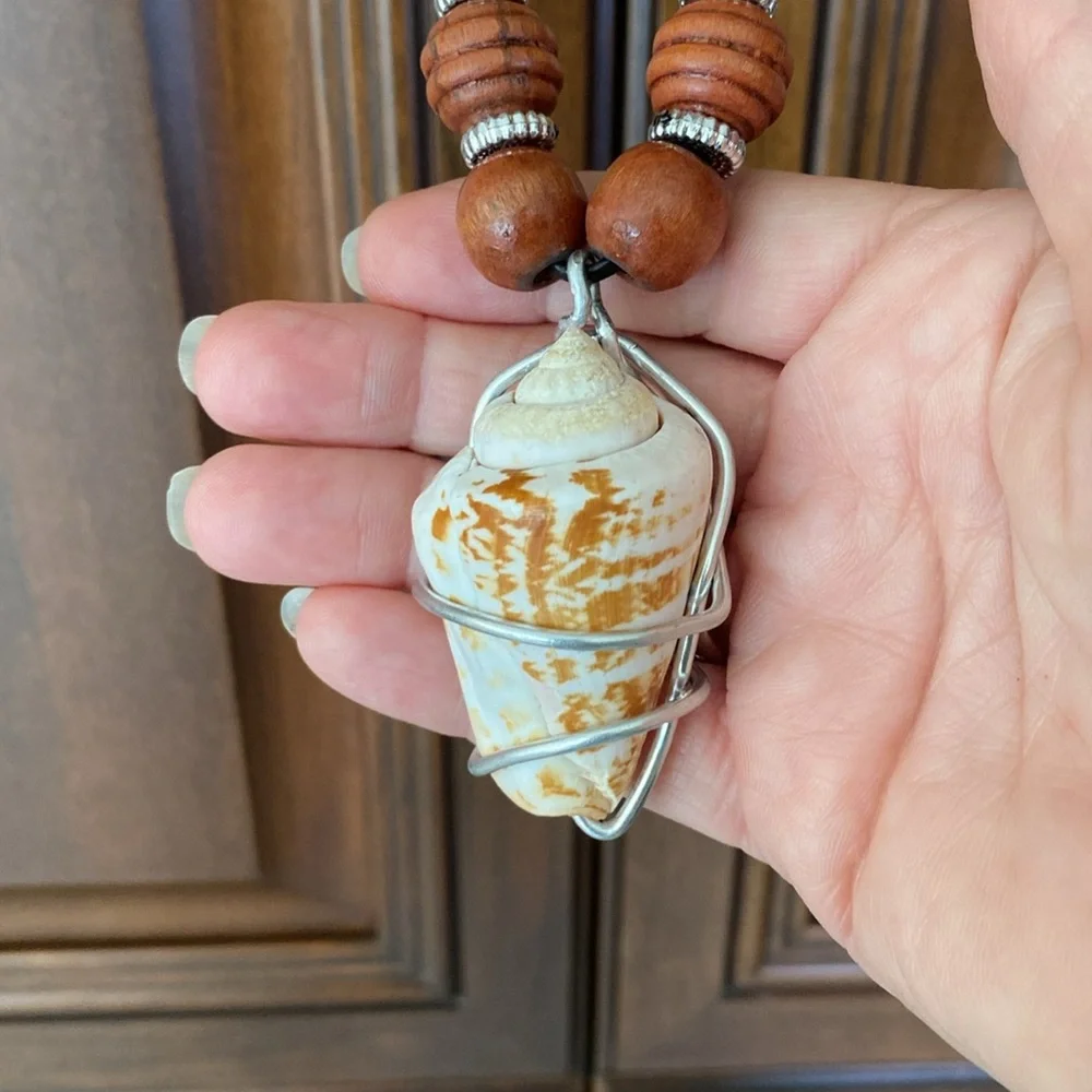 LAST DAYS FREE Shell and Bead Necklace